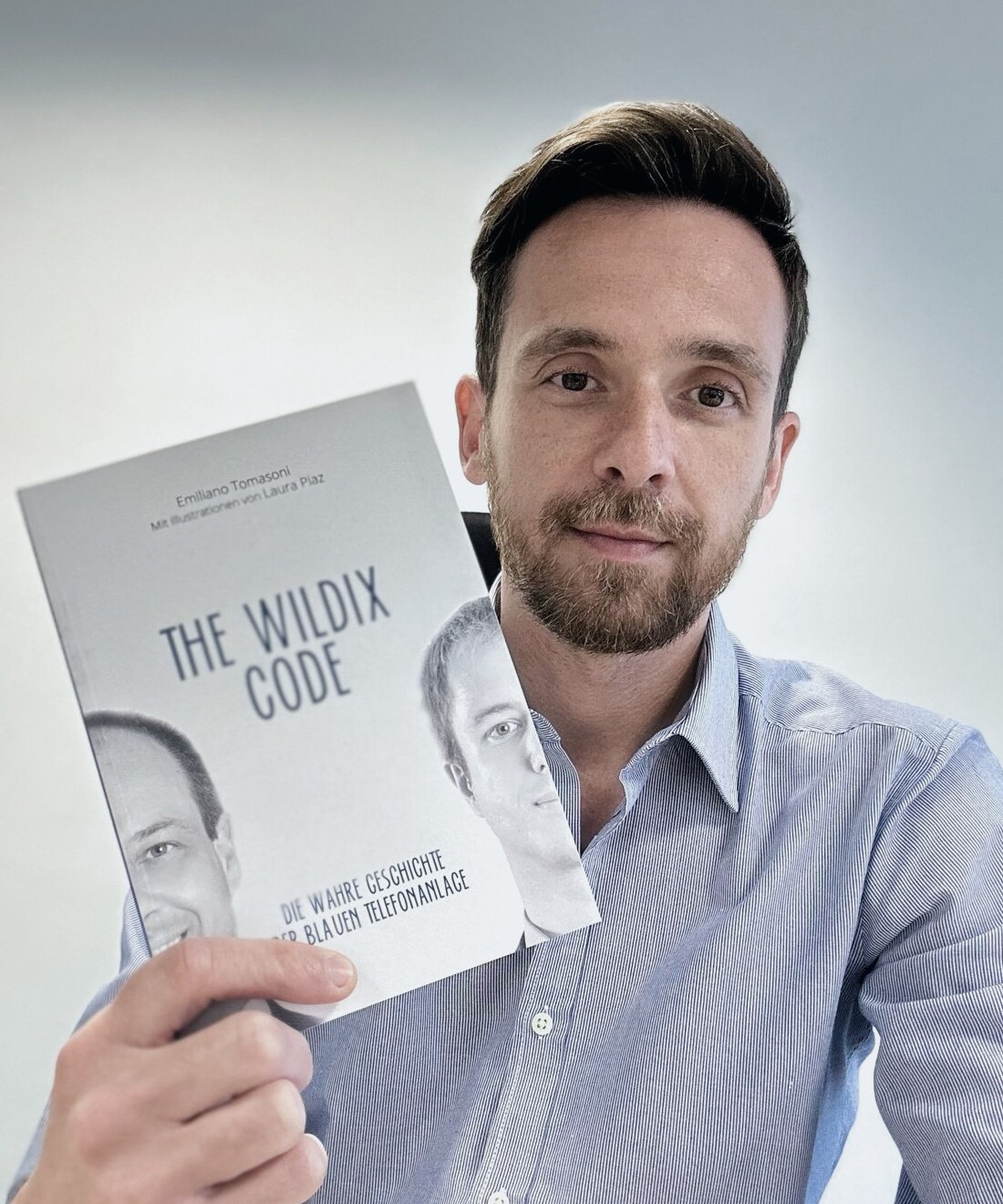 Emiliano Tomasoni holding The Wildix Code